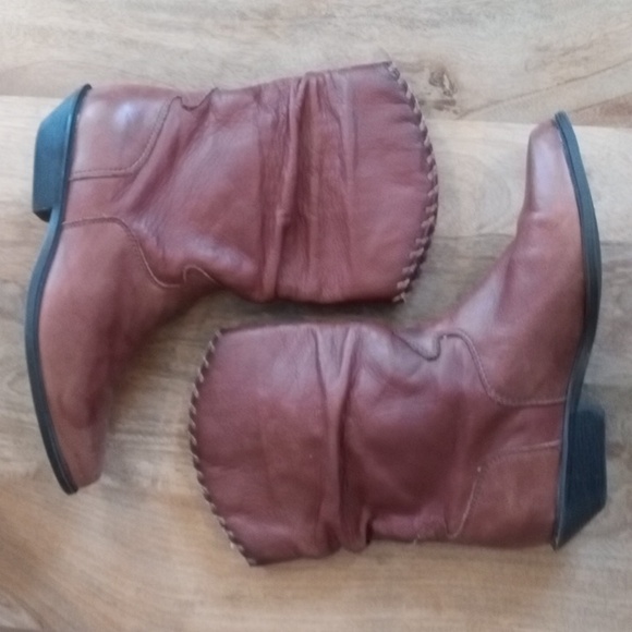 Zodiac Chestnut Leather Heeled Boots - Picture 3 of 9